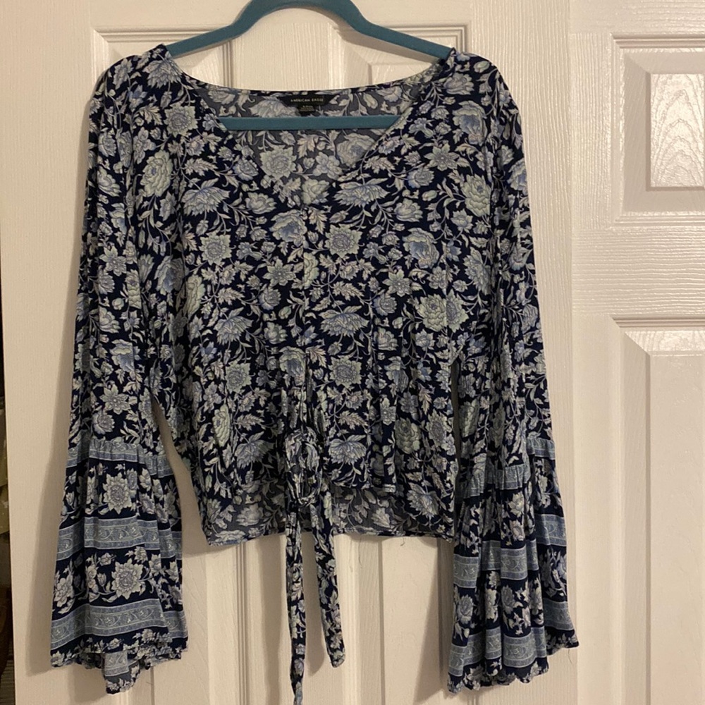 American Eagle Size small navy blue floral print blouse